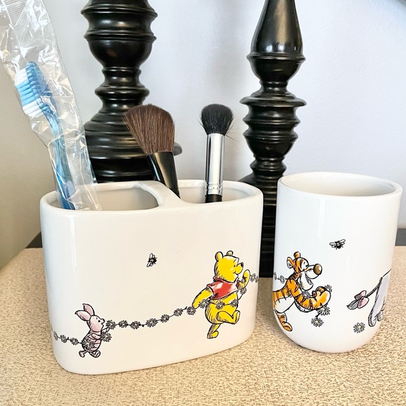 NWT Winnie the Pooh Daisy Chain Toothbrush Holder/Rinse Cup Set - Picture 2 of 11